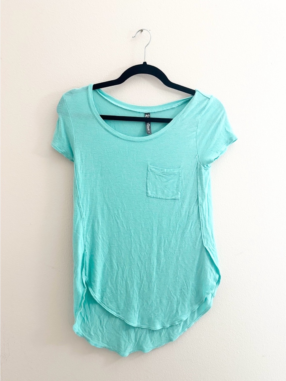 5/$15 🩷 MUST BUNDLE Splash Mint Scoop Neck Pocket Tee - Women